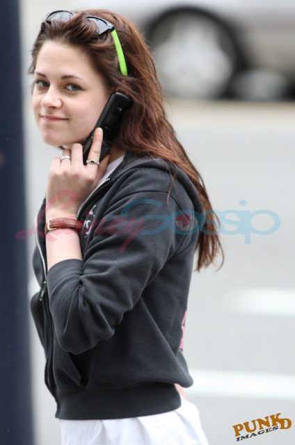 http://laineygossip.com/pics/kristen-hair-15-19may09.jpg