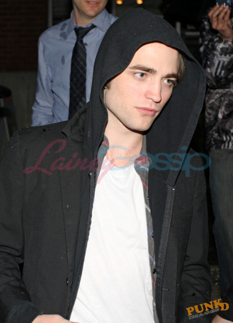 http://laineygossip.com/pics/pattinson-bday-0-14may09.jpg