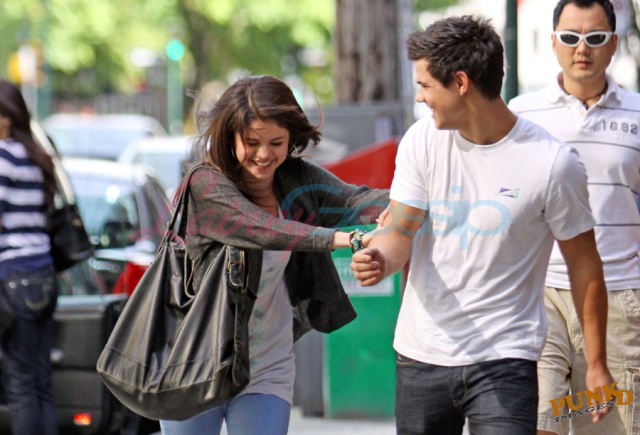 http://laineygossip.com/pics/taylor-selena-date-14-18may09.jpg