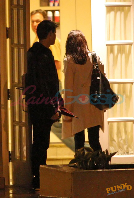 http://laineygossip.com/pics/taylor-selena-date-15-05may09.jpg